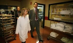 El hospital de Arriondas inicia, tras seis años de trámites, una nueva etapa como fundación pública.