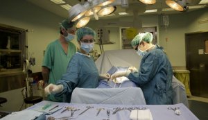 El Principado edita una guía de actuación para mejorar la seguridad del usuario y la remite a los servicios quirúrgicos