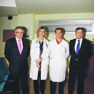 El hospital galardona a tres profesionales del centro por su labor investigadora