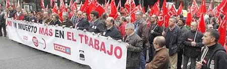 Los elevados datos de fallecimientos obligan a los sindicatos a retomar su costumbre de cortar el tráfico en la ovetense avenida de Galicia para protestar cada vez que esto ocurra 