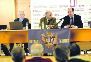 El delegado en Asturias del Sindicato de Técnicos de Hacienda (GESTHA) dio una charla en Mieres invitado por la asociación cultural «Tertulia-17»