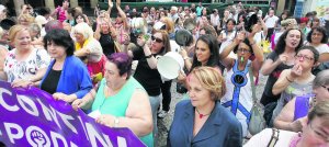 Concentración en la Plaza Mayor de Gijón ayer a favor del aborto