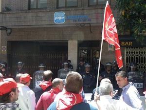 Hoy a las 18:00 h., los sindicatos mineros convocan concentraciones ante las sedes del Partido Popular en Oviedo y León...