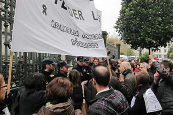 En la manifestación de los viernes negros que mantienen los empleados públicos en Oviedo