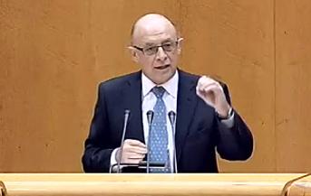 El ministro de Hacienda, Cristóbal Montoro, responde en el Senado a Jesús Iglesias (Senador por Asturias de IU).