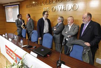 Homenaje por el primer aniversario de la muerte del magistrado José Manuel Buján celebrado ayer en el Colegio de Abogados de Oviedo
