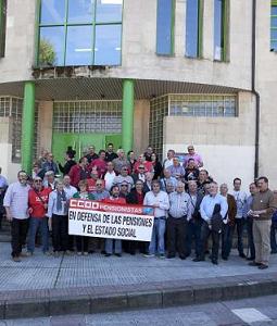 Campaña informativa de la Federación de Pensionistas y Jubilados de CC OO de Asturias en el marco de la semana cultural y reivindicativa hacia el 1 de Mayo