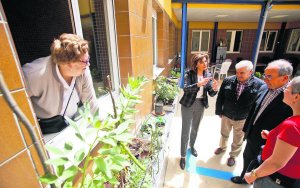 Referencias al centro Stephen Hawking y al geriátrico de Barros de la Consejera en su visita al Patronato San José en Langreo