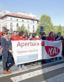 De la concentración de ayer frente a la Delegación del gobierno en Oviedo por la apertura del C.R.E. Stephen Hawking ¡¡ya!!...
