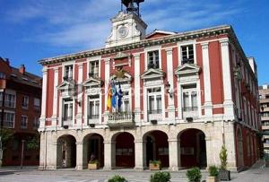 En el pleno del Ayuntamiento la mayoría de la corporación  IU y PSOE  se abstuvieron
