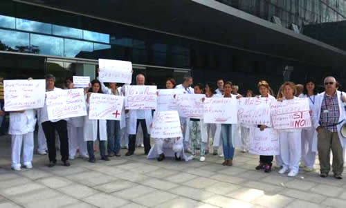 Casi 130 enfermeros del HUCA tachan de "desesperante" trabajar en La Cadellada...