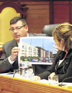 Un informe jurídico dirimirá si la alcaldesa puede votar sobre el Hospital Begoña