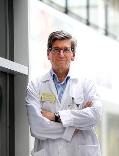Entrevista en El Comercio a Ignacio González-Pinto Arrillaga, Cirujano responsable de la Unidad de Trasplantes Hepático y profesor de Cirugía